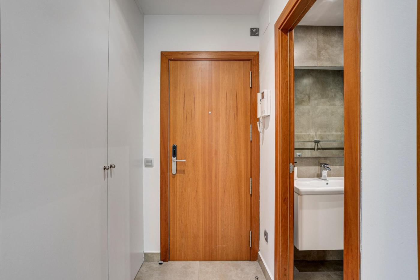 Urban Flats Vallirana Appartement *
