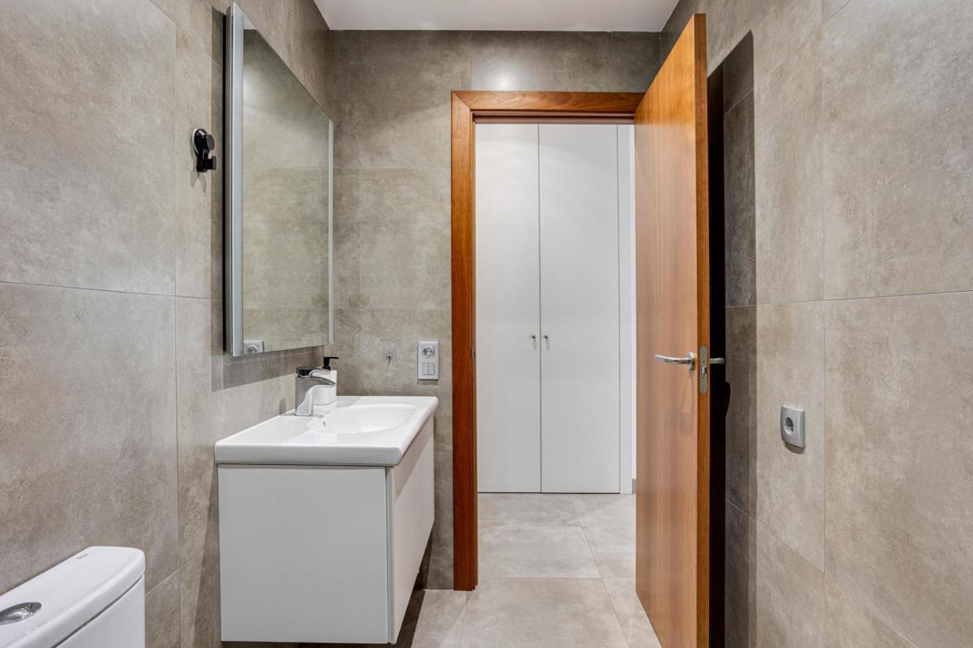 Urban Flats Vallirana Appartement